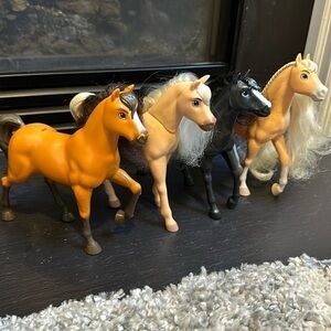 Dream Works Free Spirit Toy Horse Lot of 4